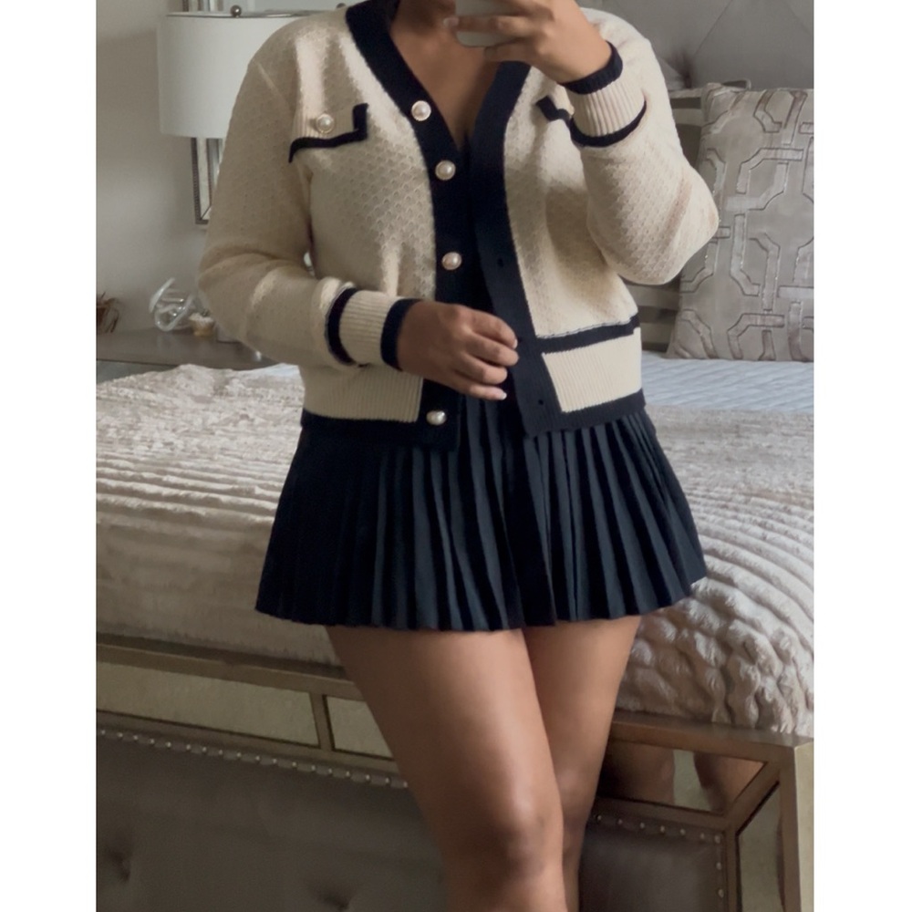 Chic Women's Cardigan in Cream and Black - Picture 2 of 2
